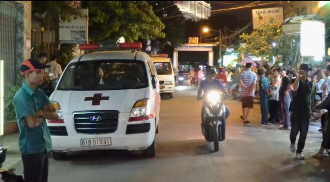 Hàng trăm người hiếu kì xem công an điều tra vụ thanh niên treo cổ chết trong phòng trọ