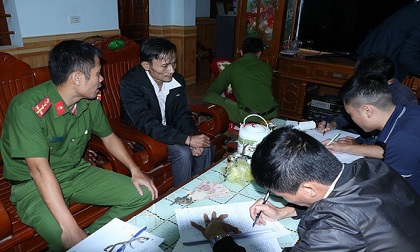 Khám xét nhà của 'đầu nậu', phát hiện ma túy trong chậu cây cảnh