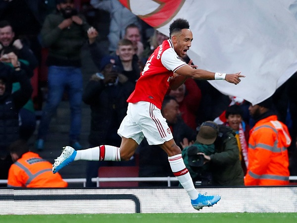 Arsenal hòa nhạt trên sân nhà trong ngày Aubameyang cán mốc 50 bàn