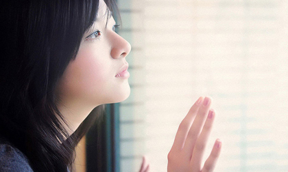 Nhìn cái nhíu mày cùng vết sẹo trên tay của bố người yêu, em hoảng sợ xin phép ra về trước sự ngỡ ngàng của mọi người trong nhà