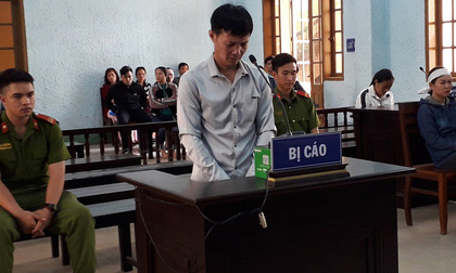 Cuồng ghen, chồng mang can xăng đến phòng trọ đốt vợ khiến 2 người thương vong