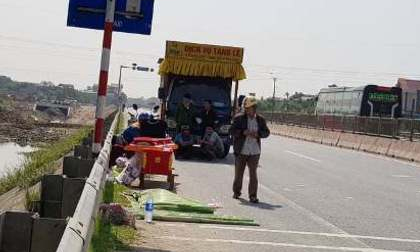 Thương tâm nữ sinh đi bê tráp đám cưới bị xe tải đâm tử vong
