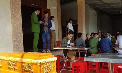 Hé lộ nguyên nhân cặp vợ chồng trẻ tử vong tại nhà riêng