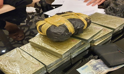 Triệt phá đường dây mua bán ma túy xuyên quốc gia, thu giữ 12 bánh heroin
