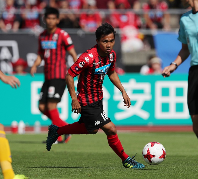 Quang Hai tu choi sang J.League de khoac ao CLB Ha Noi hinh anh 2 ngoi-sao-thai-lan-chanathip-songkrasin-lien-ket-voi-viec-chuyen-sang-trang-phuc-bundesliga-vfb-stuttgart.jpg