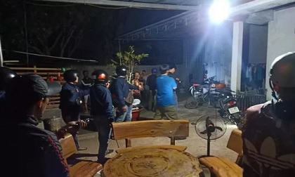 Bao vây nhóm cướp manh động cố thủ trong nhà ở Nhơn Trạch