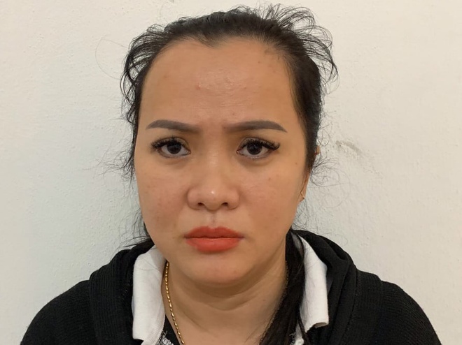 Khach nu dung day chuyen gia de danh trao vang that hinh anh 1 Aa.jpg