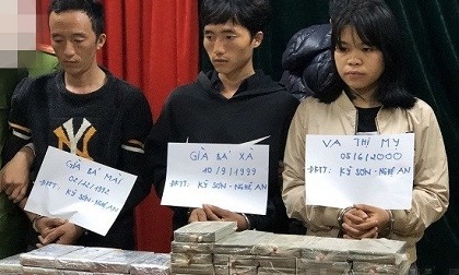 Thiếu nữ 19 tuổi cùng hai thanh niên vận chuyển 55 bánh heroin từ Nghệ An đi Cao Bằng tiêu thụ