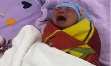 Cô gái bỏ lại con cùng lá thư nhờ chủ nhà nghỉ nuôi hộ