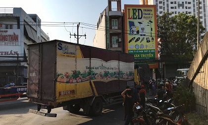 Nữ sinh tử vong thương tâm trên đường đến trường