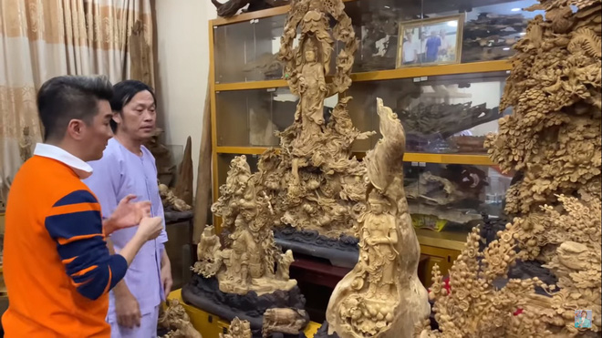 Hoài Linh dẫn Đàm Vĩnh Hưng lên phòng khoe gia tài trăm tỷ, khán giả choáng vì sự giàu có tột độ - Ảnh 2. Hoài Linh dẫn Đàm Vĩnh Hưng lên phòng khoe gia tài trăm tỷ, khán giả choáng vì sự giàu có tột độ - Ảnh 2.