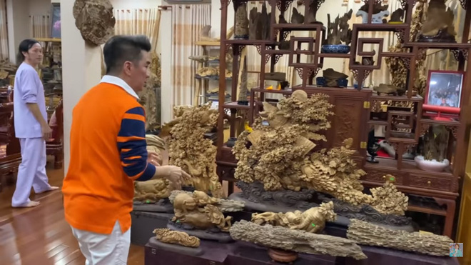 Hoài Linh dẫn Đàm Vĩnh Hưng lên phòng khoe gia tài trăm tỷ, khán giả choáng vì sự giàu có tột độ - Ảnh 4. Hoài Linh dẫn Đàm Vĩnh Hưng lên phòng khoe gia tài trăm tỷ, khán giả choáng vì sự giàu có tột độ - Ảnh 4.