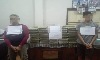 Tạm giữ 3 người Lào cùng hơn 200kg cần sa ép khô và 120.000 viên ma túy