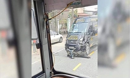 Nam Định: Xe Limousine tông xe máy, 2 người thương vong