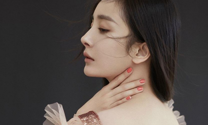 Hành động tạo nên khí chất 'nữ hoàng' của phụ nữ khiến đàn ông say đắm từ cái nhìn đầu tiên