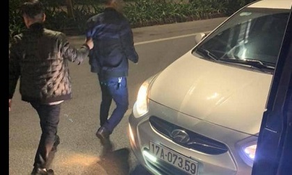 Va chạm giao thông, tài xế xe khách bị đánh bất tỉnh