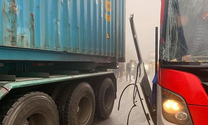 Thực hư chuyện tài xế container cho xe khách mất phanh tựa vào hông khi đổ đèo, cứu 20 người thoát chết