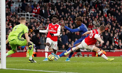 4 phút điên rồ, Arsenal gục ngã sân nhà trước Chelsea