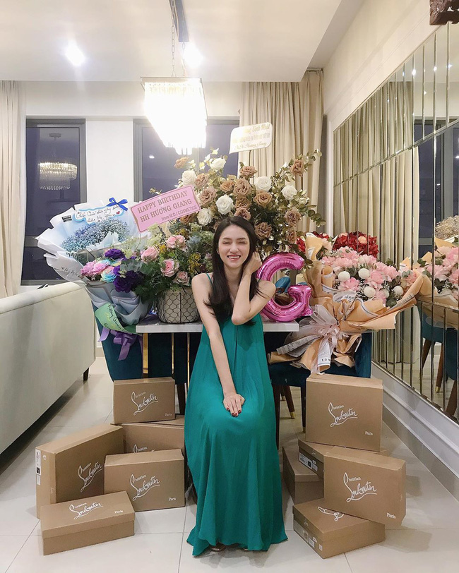 Sau Tăng Thanh Hà, Hương Giang Idol lại khiến fan 