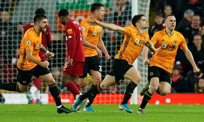 Ngoại hạng Anh sốc nặng khi VAR 'giải cứu' Liverpool