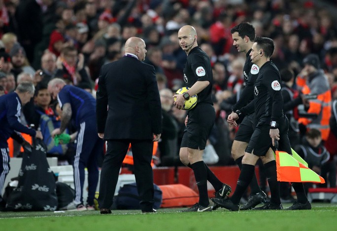 Ngoại hạng Anh sốc nặng khi VAR giải cứu Liverpool - Ảnh 7.