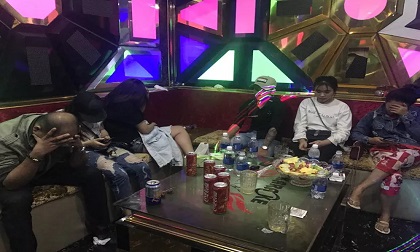 Cả chục đôi nam nữ thác loạn trong quán karaoke By Nhi ở Tiền Giang