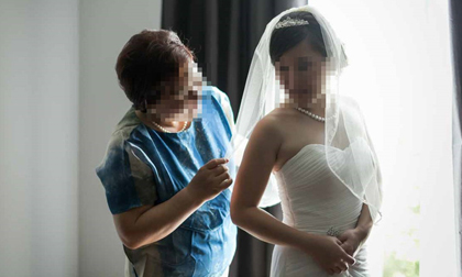 Gái nhà quê làm dâu phố cổ và cái kết không tưởng sau khi chiếc roi trong tay mẹ chồng vung lên trước đêm tân hôn