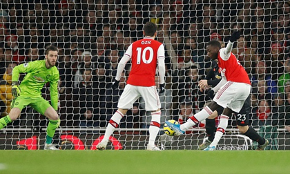 Arsenal đè bẹp Man Utd tại Emirates