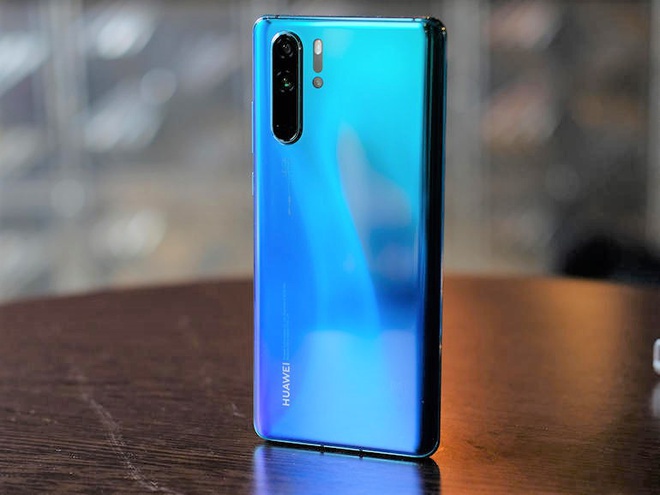 Nhieu smartphone giam gia manh dau nam 2020 tai Viet Nam hinh anh 1 p30probackofit.jpg