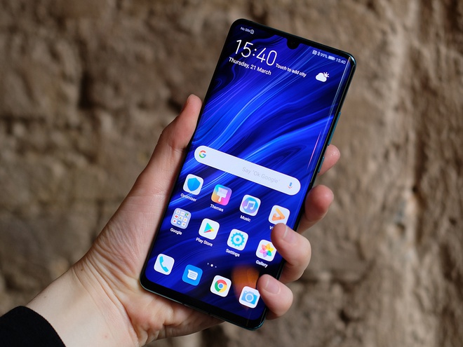 Nhieu smartphone giam gia manh dau nam 2020 tai Viet Nam hinh anh 2 p30proscreeeen.jpg