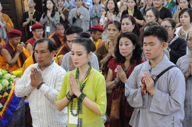 '. Angela Phương Trinh bất ngờ tuyên bố ăn chay trọn đời .'