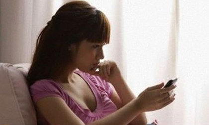 Cô vợ trẻ bàng hoàng nhận ra bộ mặt thật của chồng khi đọc được dòng tin nhắn bố chồng gửi: 'Chúc anh yêu năm mới vui vẻ'