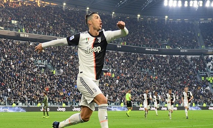 Ronaldo lập hàng loạt kỷ lục sau cú hat-trick mở màn thập kỷ mới
