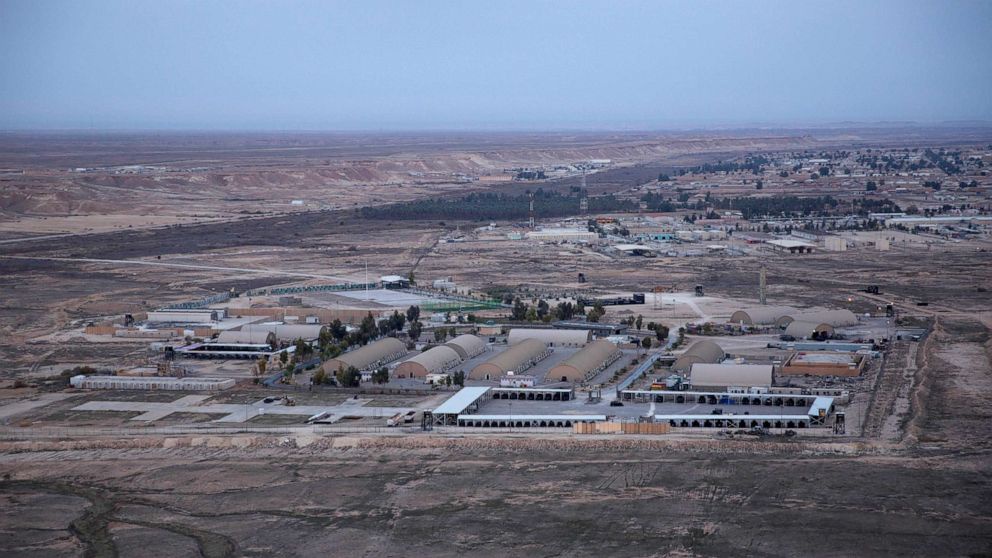 Iran na hon 13 ten lua dan dao vao hai can cu My o Iraq hinh anh 2 anbar_al_assad_air_base_iraq_ap_jef_200107_hpMain_16x9_992.jpg