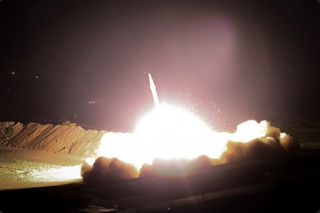 Iran na hon 13 ten lua dan dao vao hai can cu My o Iraq hinh anh 1 KMD_13.jpg