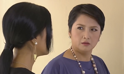 Tưởng phong bì tôi đưa là tiền, mẹ chồng hí hửng mở ra nhưng vừa lấy thứ bên trong ra, mặt bà tái mét