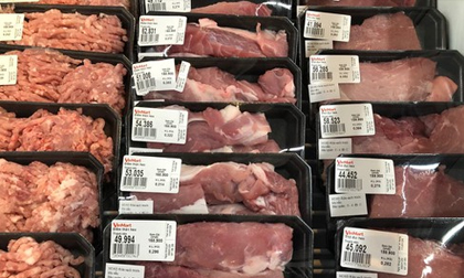 Siêu thị giữ giá thịt lợn cao chót vót mặc kệ lợn hơi, thịt chợ tụt dốc