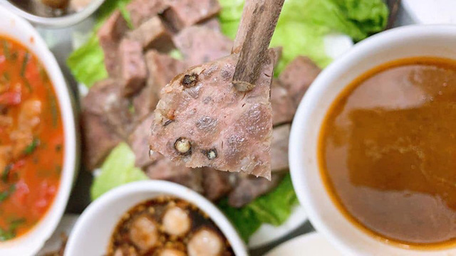 '. Cận Tết, loạn giá giò bê, giò gân bò: Chỉ dẫn bà nội trợ cách chọn chuẩn không pha tạp thịt lợn và hóa chất tạo mùi .'