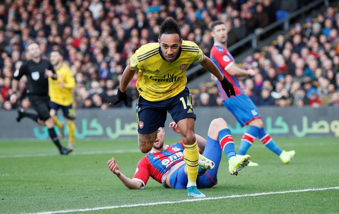 Arsenal dut mach thang trong ngay Aubameyang nhan the do hinh anh 1 2020_01_11T124521Z_1270711978_RC2ODE94FIZX_RTRMADP_3_SOCCER_ENGLAND_CRY_ARS_REPORT.JPG