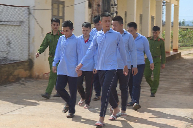 Tạm giữ hình sự các đối tượng cá độ bóng đá qua mạng, tiền giao dịch trên 10 tỷ đồng - Ảnh 1.