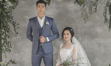 Trung vệ Duy Mạnh công bố ngày kết hôn
