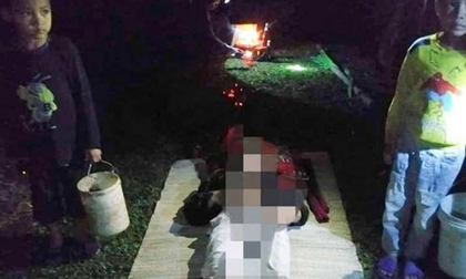 2 con thơ bất lực nhìn cha đuối nước dưới mương khi đi mò cua
