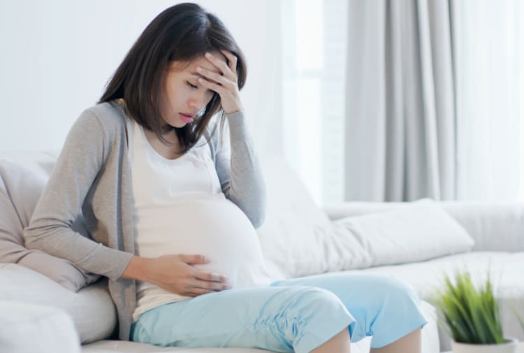 Nếu mẹ bầu đau lưng quá mức thai nhi gặp nguy hiểm