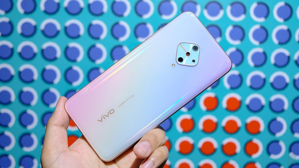 iPhone 11 Pro Max, Galaxy S10+ cung loat di dong giam gia manh gan Tet hinh anh 6 191126_vivo_s1_pro_hands_on_camera_specs_6_1920x1080.jpg