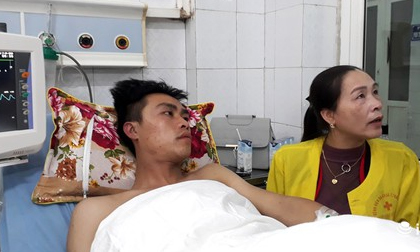 Cháy tòa nhà dầu khí Thanh Hóa: Các chiến sỹ PCCC đã nhường mặt nạ cho người dân