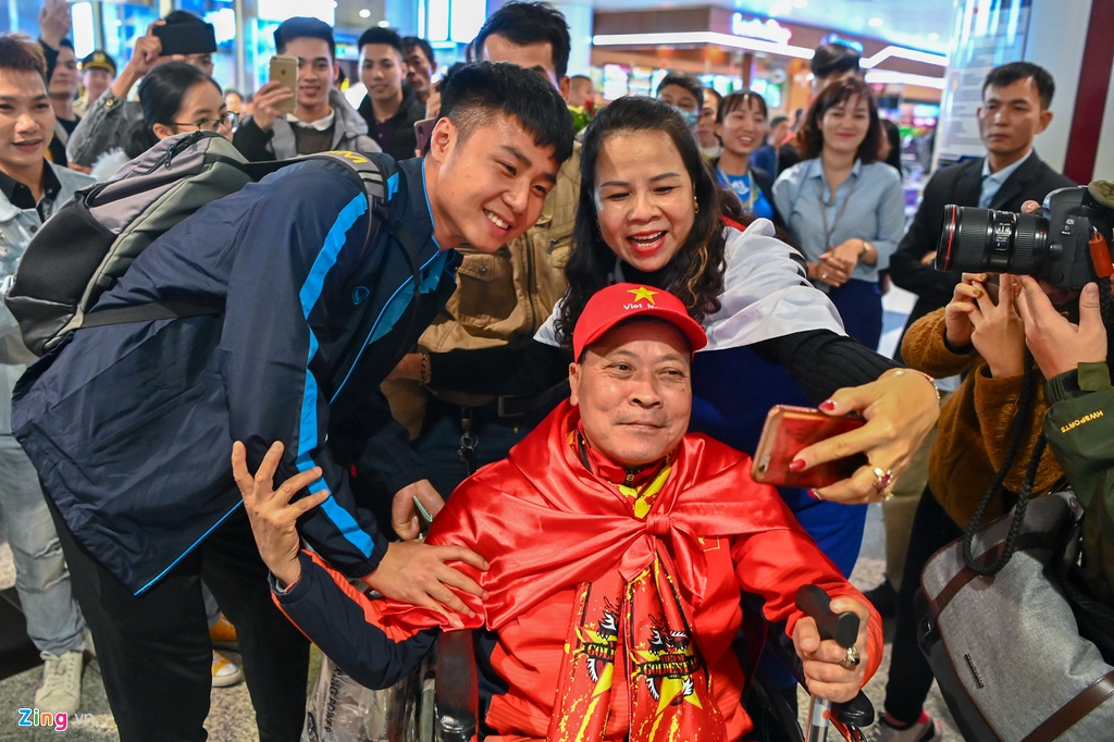 U23 Viet Nam duoc nguoi ham mo chao don sau that bai hinh anh 1 1_zing.jpg