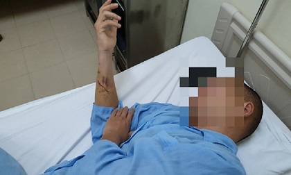 Xả súng kinh hoàng, truy sát người giữa phố