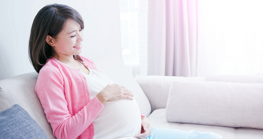 Mẹ bầu nên giữ tâm trạng vui vẻ giúp bé yêu ngoan từ trong bụng