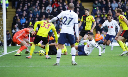 Tottenham mất chiến thắng vì pha bóng hụt 1 cm