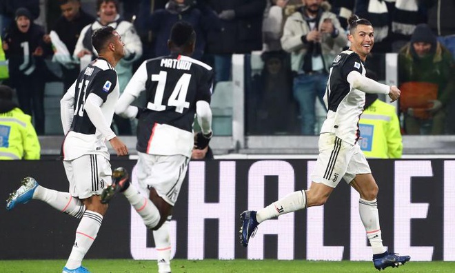 Ronaldo gop mat trong top 5 chan sut vi dai nhat lich su hinh anh 1 Ro.jpg